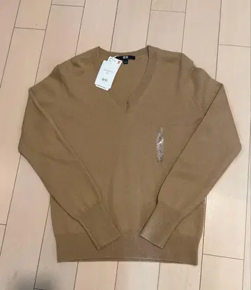 [ 미사용 새상품 ] 유니클로 캐시미어 V넥 스웨터 S 사이즈