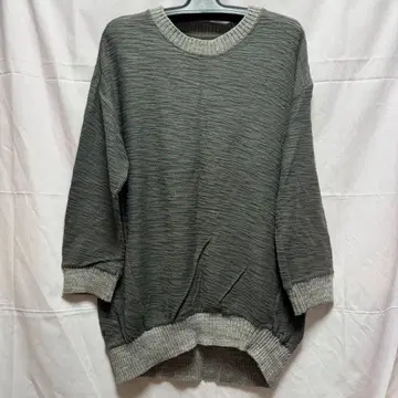 그레이 긴팔 니트 스웨터