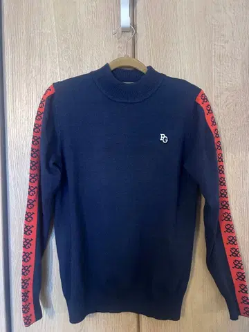 PG 로고 네이비 하이넥 스웨터