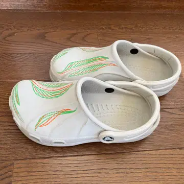 Crocs 클로그 샌들 핀스트라이프