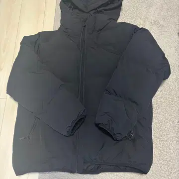 GU 후드 부착 블랙 다운 자켓