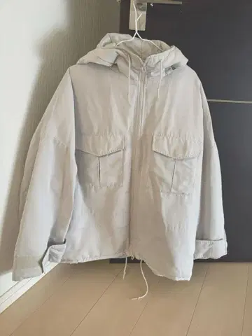 UNIQLO 화이트 마운티니어링 아이스 그레이 다운