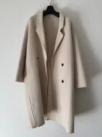 베이지 더블 브레스트 롱 코트