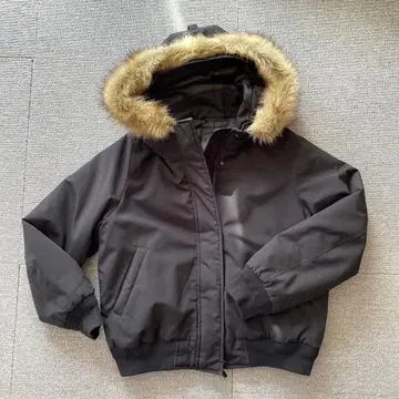 퍼 후드 블랙 다운 자켓