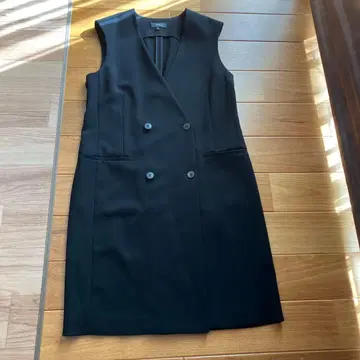 Theory 블랙 슬리브리스 베스트 사이즈 2