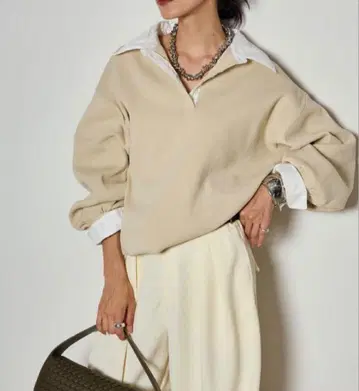 새상품 ESICA 카라 부착 폴로 니트 상의 아이보리