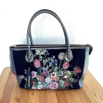 Think Bee! 반짝이는 꽃무늬 자수 핸드백 네이비