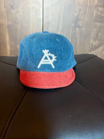 go slow caravan 코듀로이 캡 파랑과 빨간색