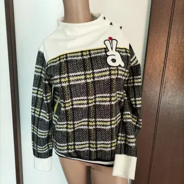 미사용 아르치비오 체크 무늬 하이넥 스웨터