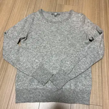 유니클로 캐시미어 100% 니트 크루넥 M 그레이