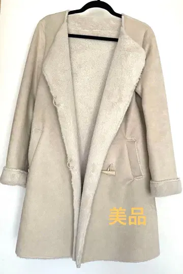 베이지 플리스풍 무스탕 코트