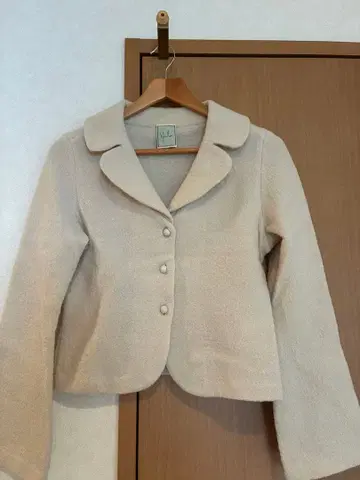 베이지 테일러드 자켓 플레어 소매