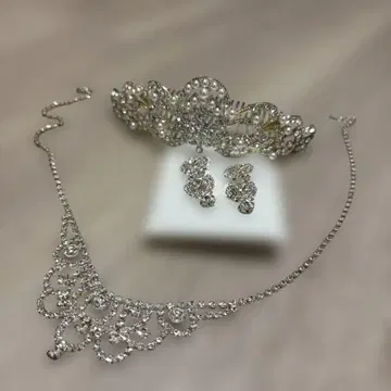 브라이덜 액세서리 세트 (목걸이, 티아라, 귀걸이)