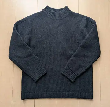 [ MHL. ] 모크넥 로우게이지 니트 울 소매 케이블 짜임 블랙