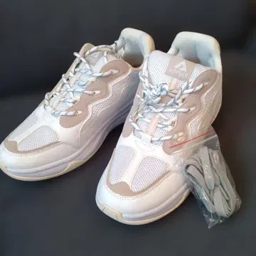 ASFVLT 화이트 베이지 스니커즈