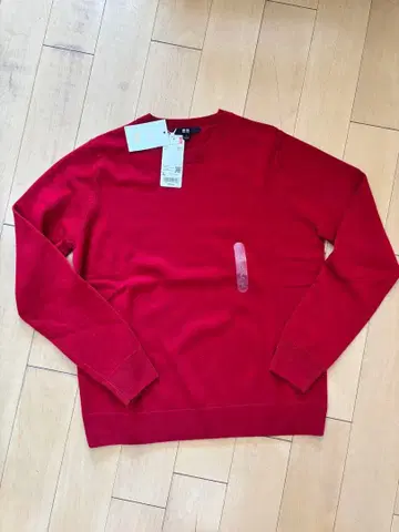 빨간색 크루넥 스웨터 M 사이즈