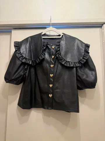 프릴 장식 블랙 가죽 자켓 sister jane