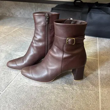 [ 다이애나 ] 브라운 가죽 중간 힐 부츠