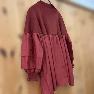 빨간색 긴팔 튜닉