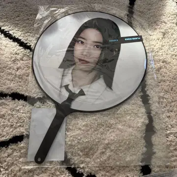 카즈하 부채 르세라핌