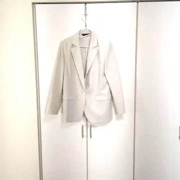 연한 베이지 테일러드 자켓