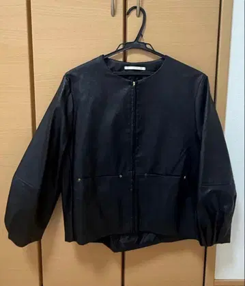 switch 블랙 가죽풍 자켓