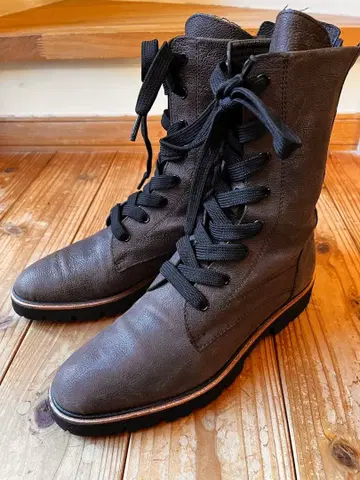 다크 브라운 레이스업 부츠