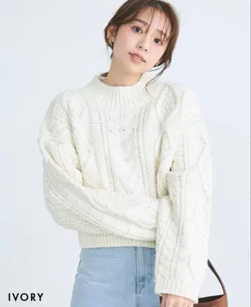 (미사용 새상품) 아이보리 케이블 하이넥 니트 긴팔