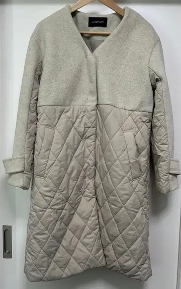 INTERPLANET 샤기 타프타 퀼트 칼라리스 코트 FREE 사이즈