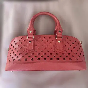 DIANA 빨간색 펀칭 디자인 핸드백