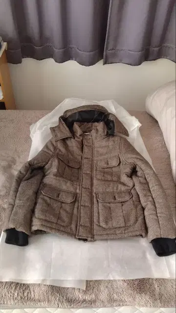 후드 부착 브라운 자켓