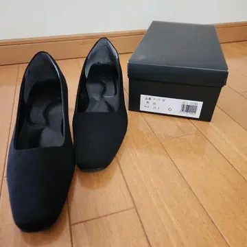 블랙 포멀 스퀘어토 펌프스