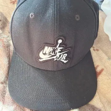 Nike 블랙 캡 로고 자수