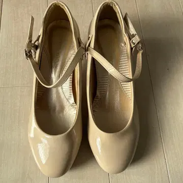 통굽 에나멜 펌프스 스트랩 25.5cm 4E