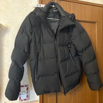 유니클로 다운 자켓 M 블랙 남성용