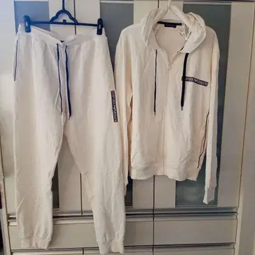 EMPORIO ARMANI 풀 집업 후드티와 조거 팬츠 세트