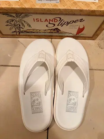 ISLAND SLIPPER PTW202 화이트 샌들 사이즈 8