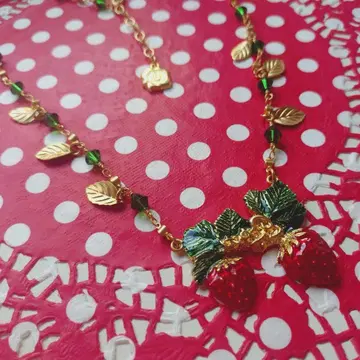 큐포트 스트로베리 필드 목걸이