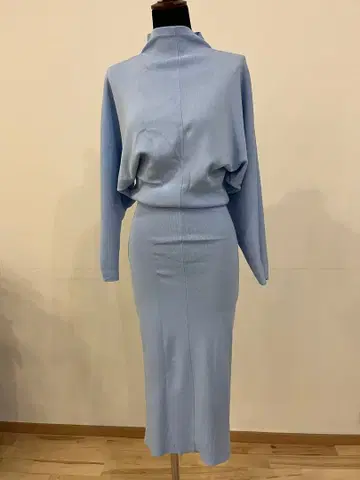 라이트 블루 드레이프 디자인 셋업