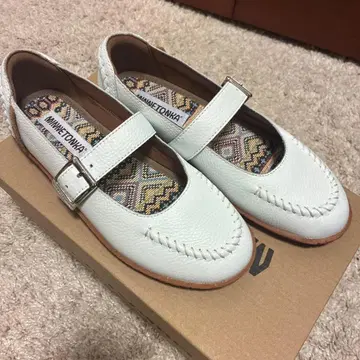 MINNETONKA 화이트 모카신