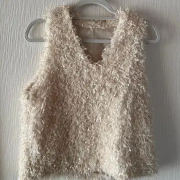 새상품급 한 번 착용 화이트 프린지 베스트