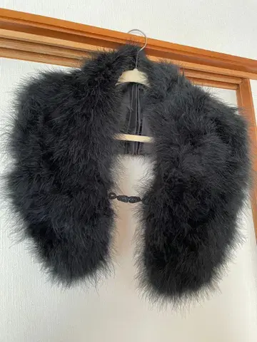 [ 성인식 ] [ 졸업식 ] 블랙 페더 숄 새상품급