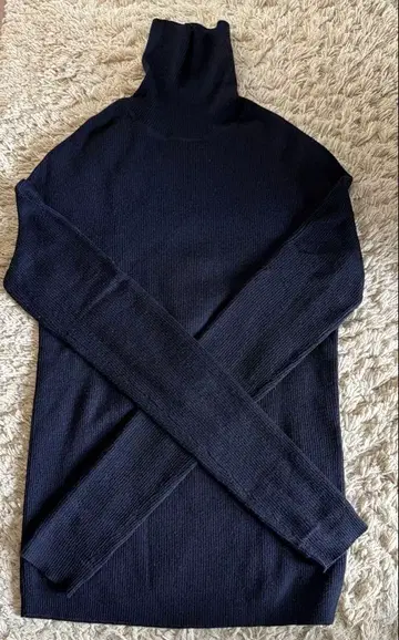 띠어리 리브 터틀넥 니트 네이비