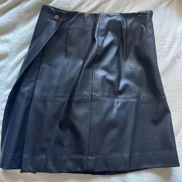 SNIDEL 레더라이크 미니 스커트