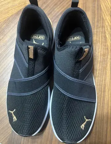 PUMA SOFTRIDE 스니커즈 블랙/골드