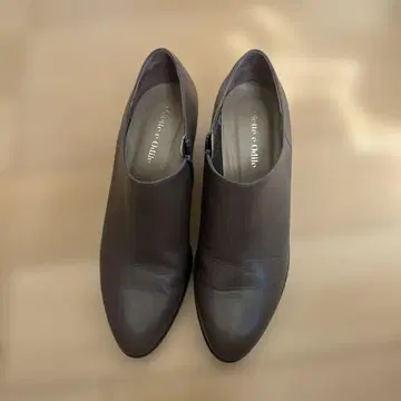 다크 브라운 가죽 슬립온 펌프스