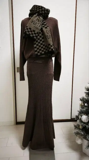 브라운 니트 셋업 (스카프 포함)