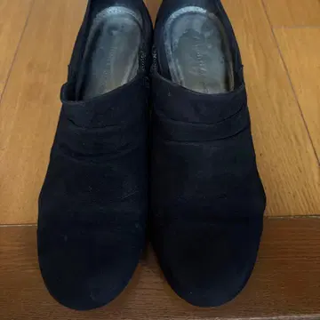 블랙 스웨이드 힐 부티 24.5