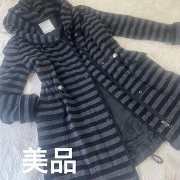 DIARYRICH 후드 부착 롱 코트 그레이와 블랙 스트라이프