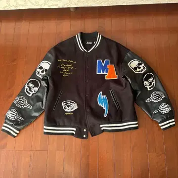 .KOM 스컬 자수 바시티 자켓